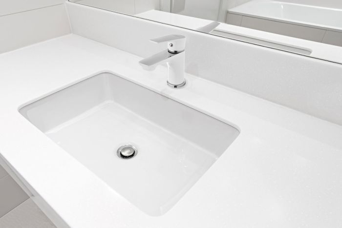 Смеситель для раковины Invena Dokos белый, хром BU-19-002